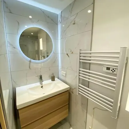 The Golden White, Apartment *