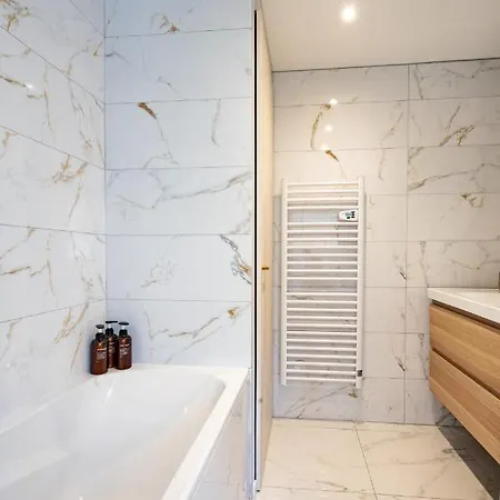 The Golden White, Apartment