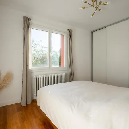 The Golden White, Apartment Annecy