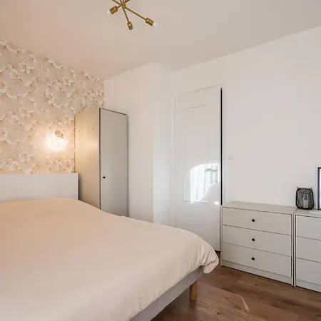The Golden White, Annecy