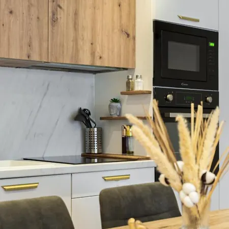The Golden White, Apartment *