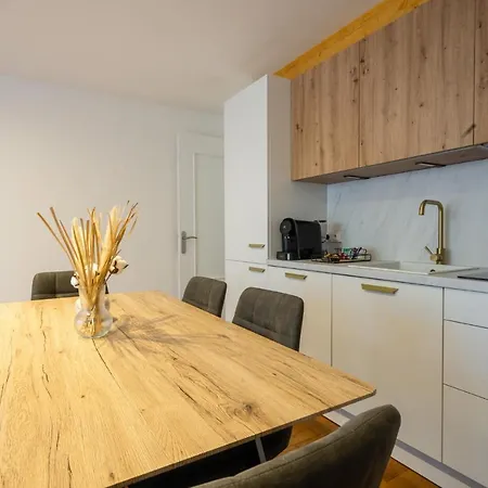 The Golden White, Appartement *