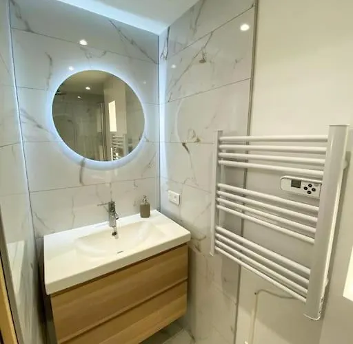 The Golden White, Apartment *
