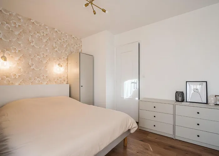 The Golden White, Annecy